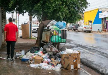 Acúmulo de lixo; situação piora em vários bairros de Cuiabá